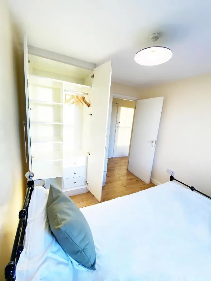 London'S Central East End 2 Bedroom City Apartments United Kingdom