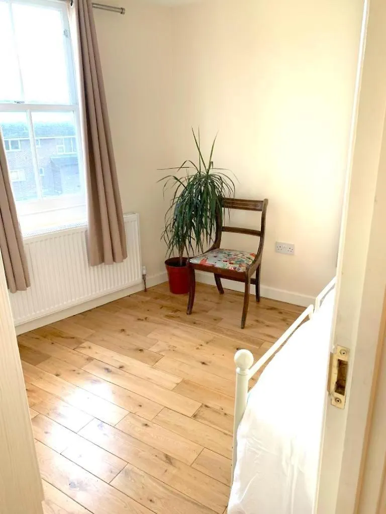 London'S Central East End 2 Bedroom City Apartments  London