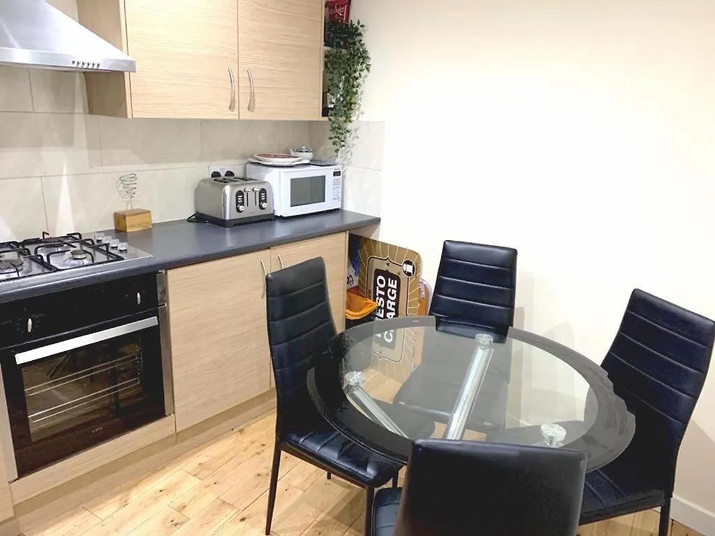 London'S Central East End 2 Bedroom City Apartments