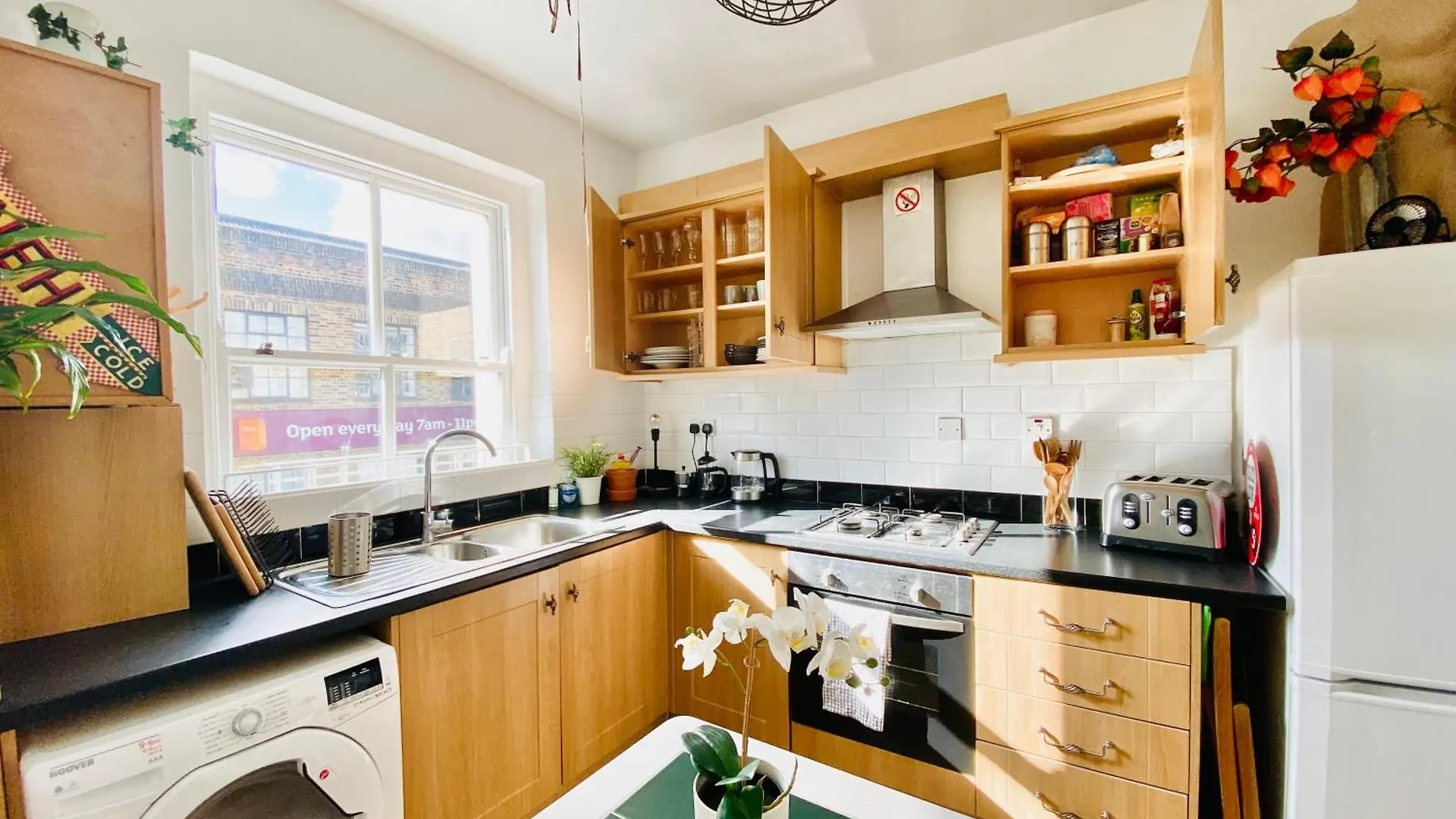 London'S Central East End 2 Bedroom City Apartments
