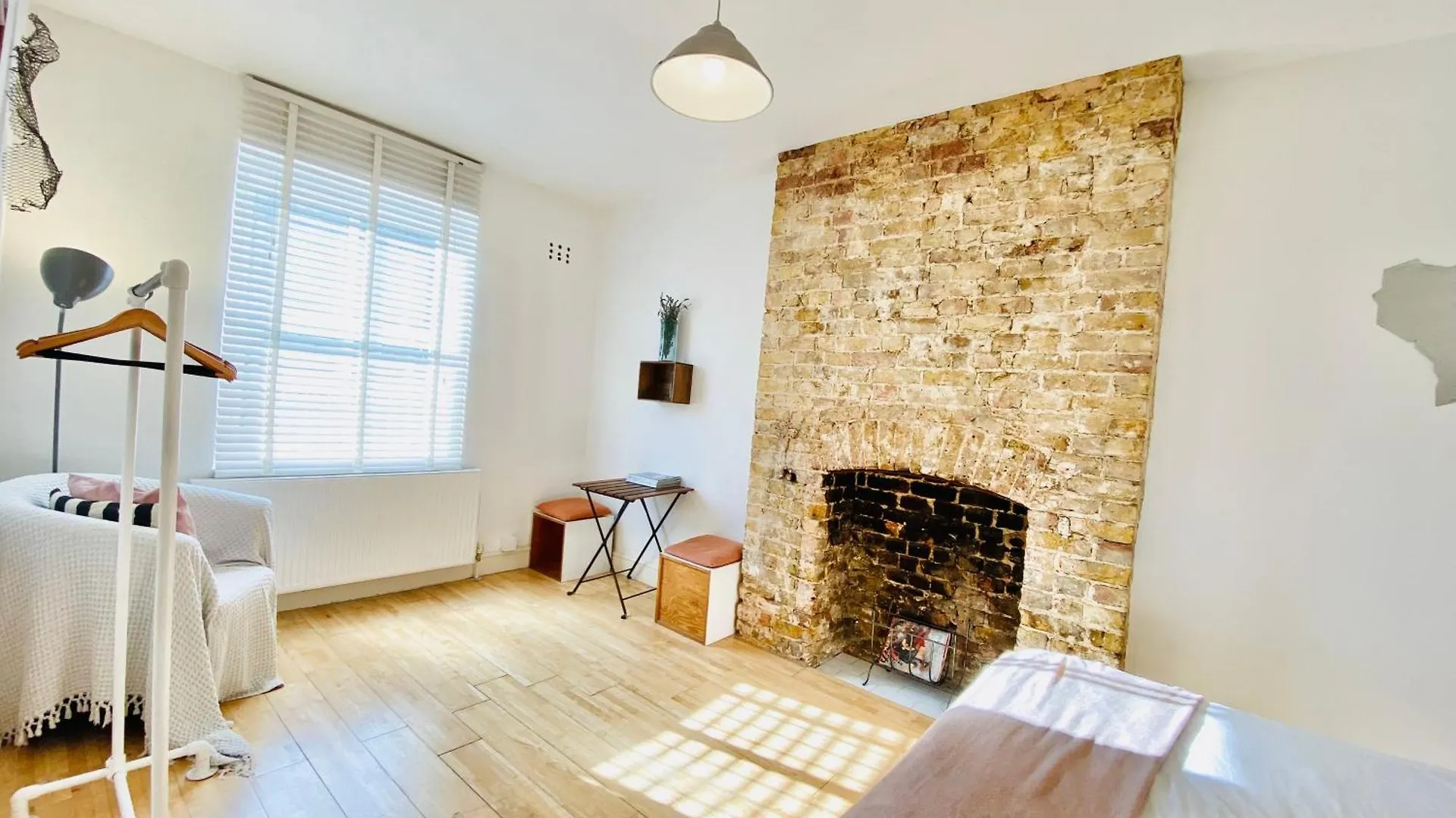 London'S Central East End 2 Bedroom City Apartments London