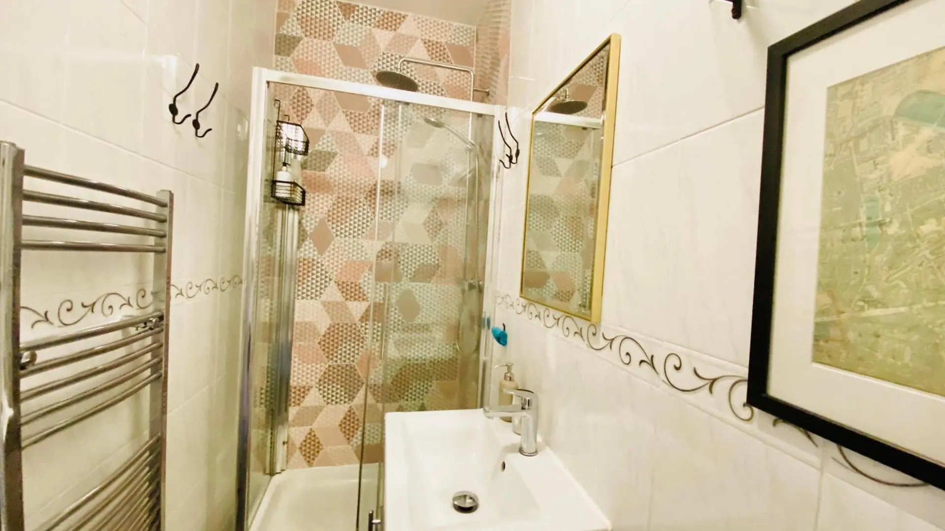 London'S Central East End 2 Bedroom City Apartments 0*, London United Kingdom