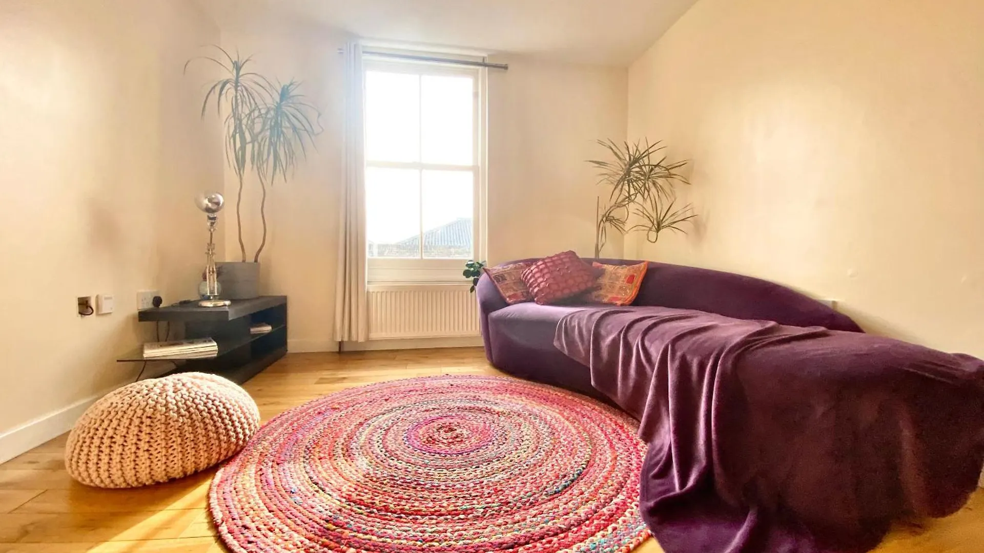 London'S Central East End 2 Bedroom City Apartments