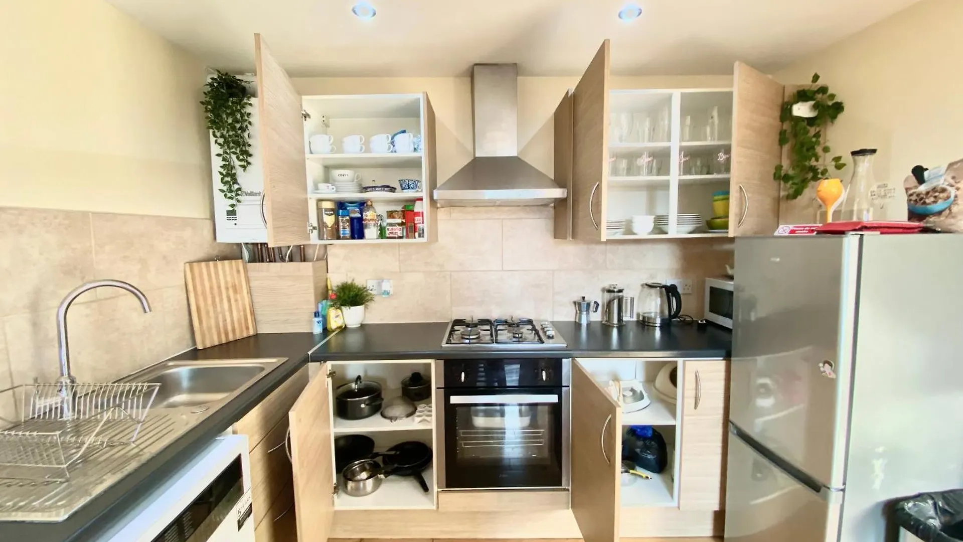 London'S Central East End 2 Bedroom City Apartments United Kingdom