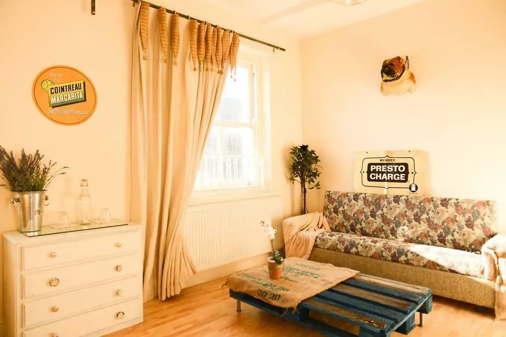 London'S Central East End 2 Bedroom City Apartments 0*, London