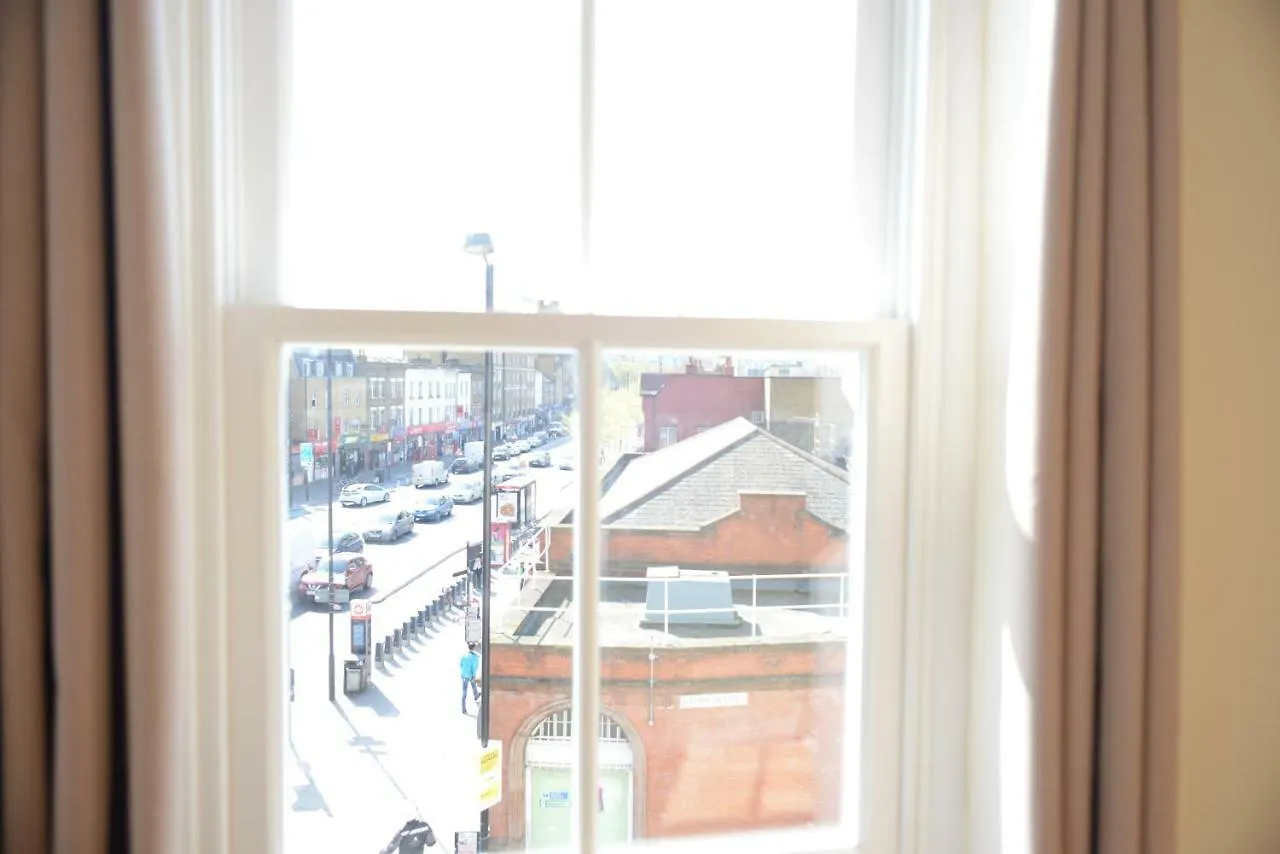London'S Central East End 2 Bedroom City Apartments